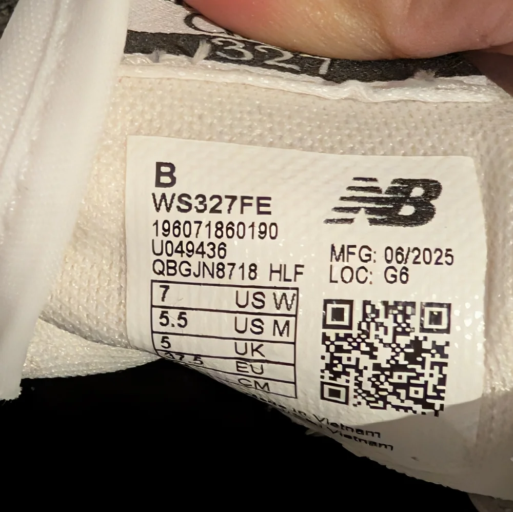 New Balance Women's 327 Sneaker